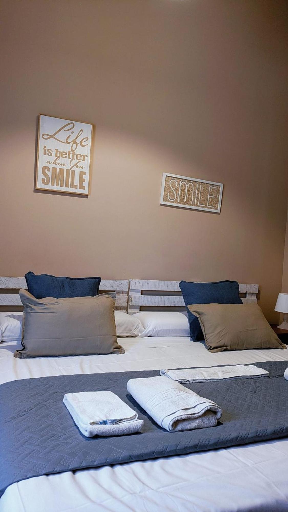 Hostal El Convent De Монкада Екстериор снимка