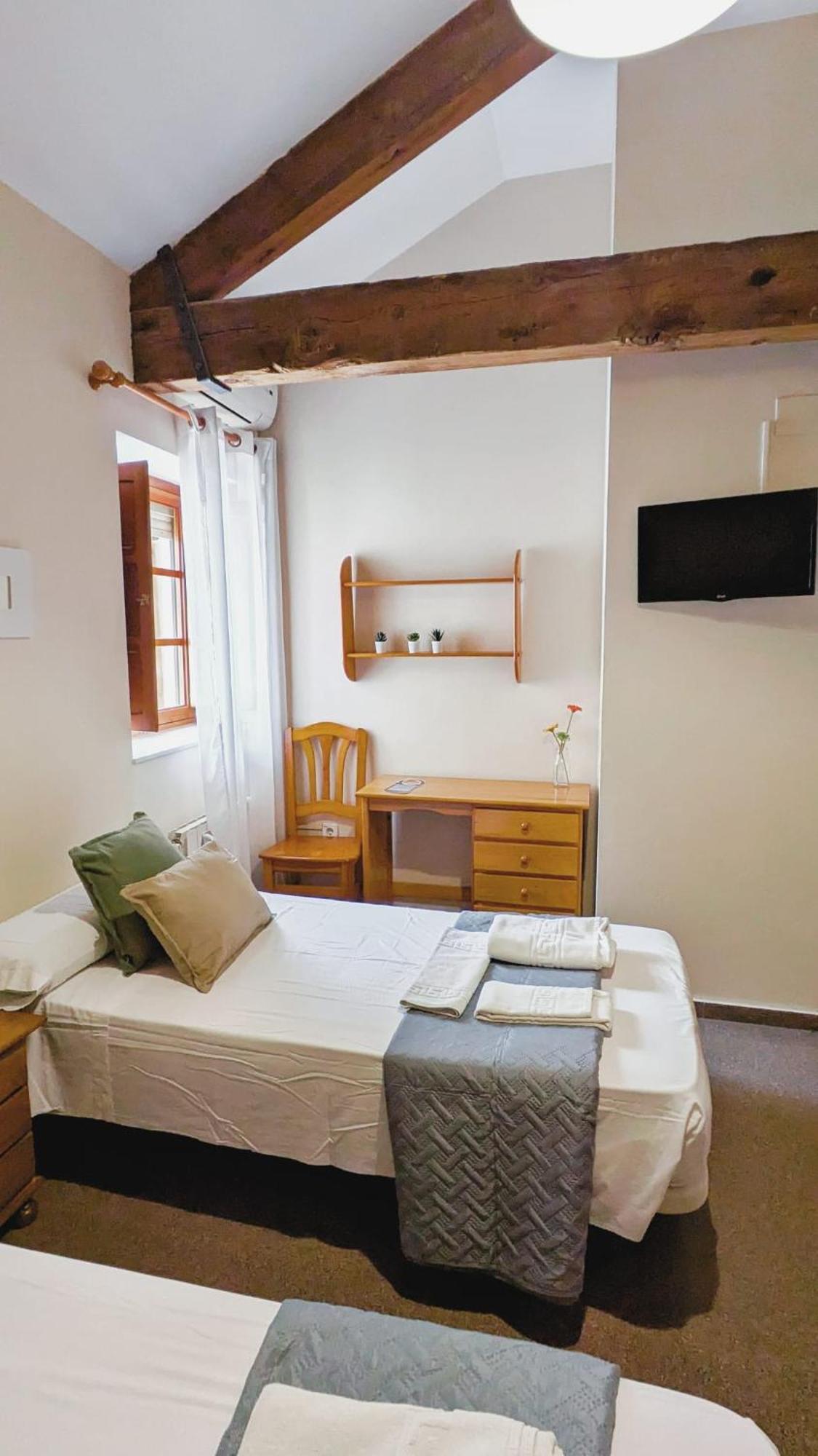 Hostal El Convent De Монкада Екстериор снимка