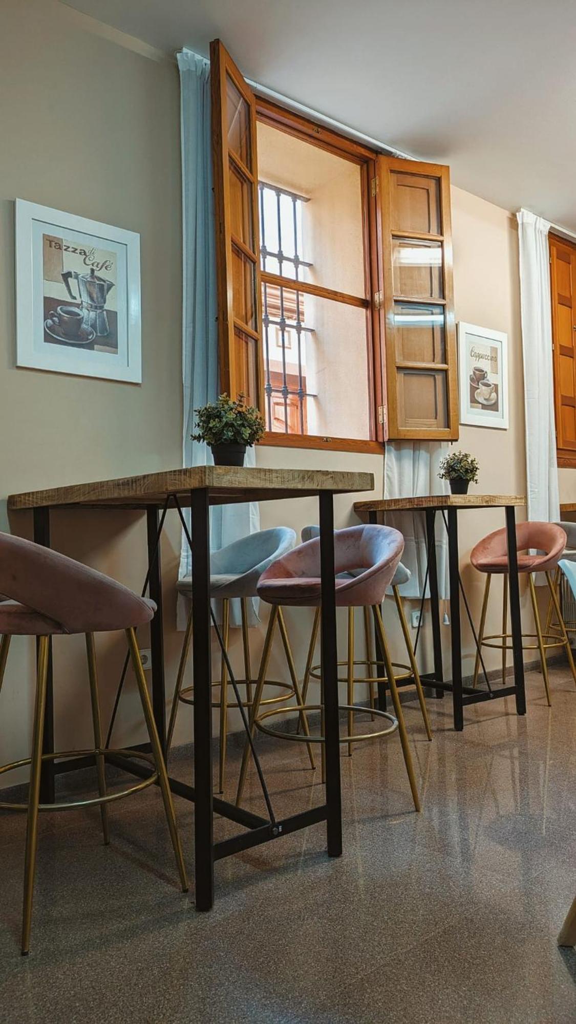 Hostal El Convent De Монкада Екстериор снимка