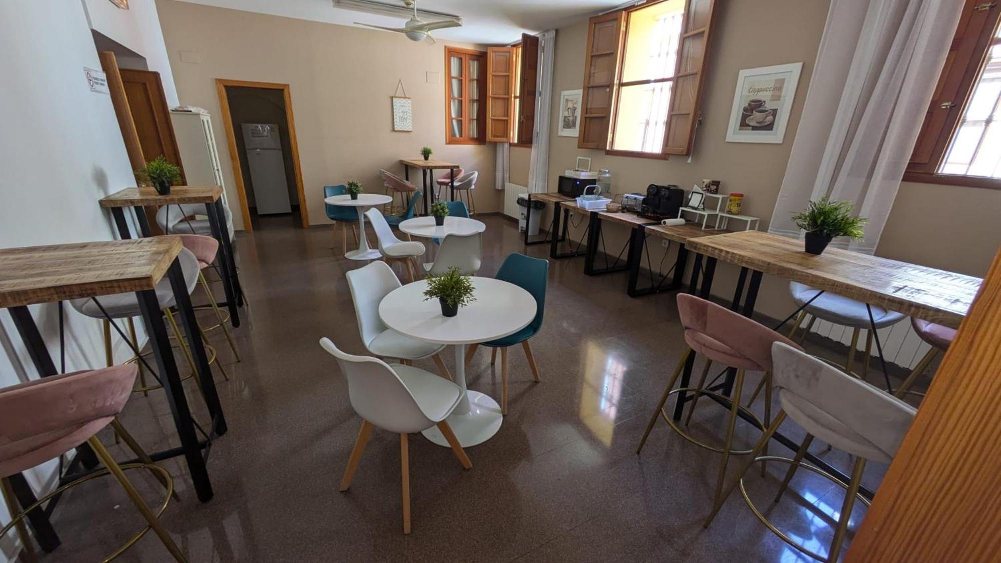 Hostal El Convent De Монкада Екстериор снимка