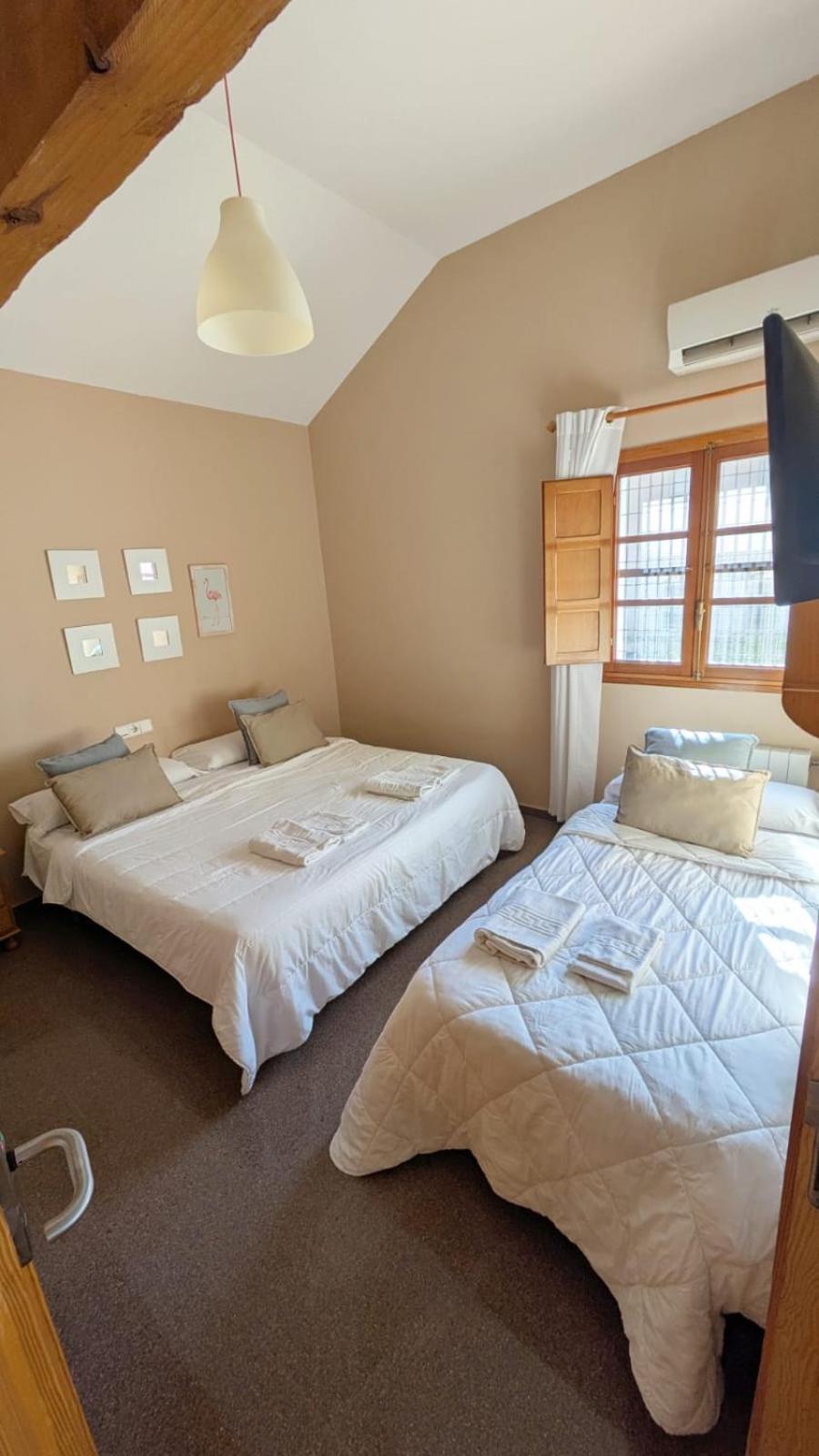 Hostal El Convent De Монкада Екстериор снимка