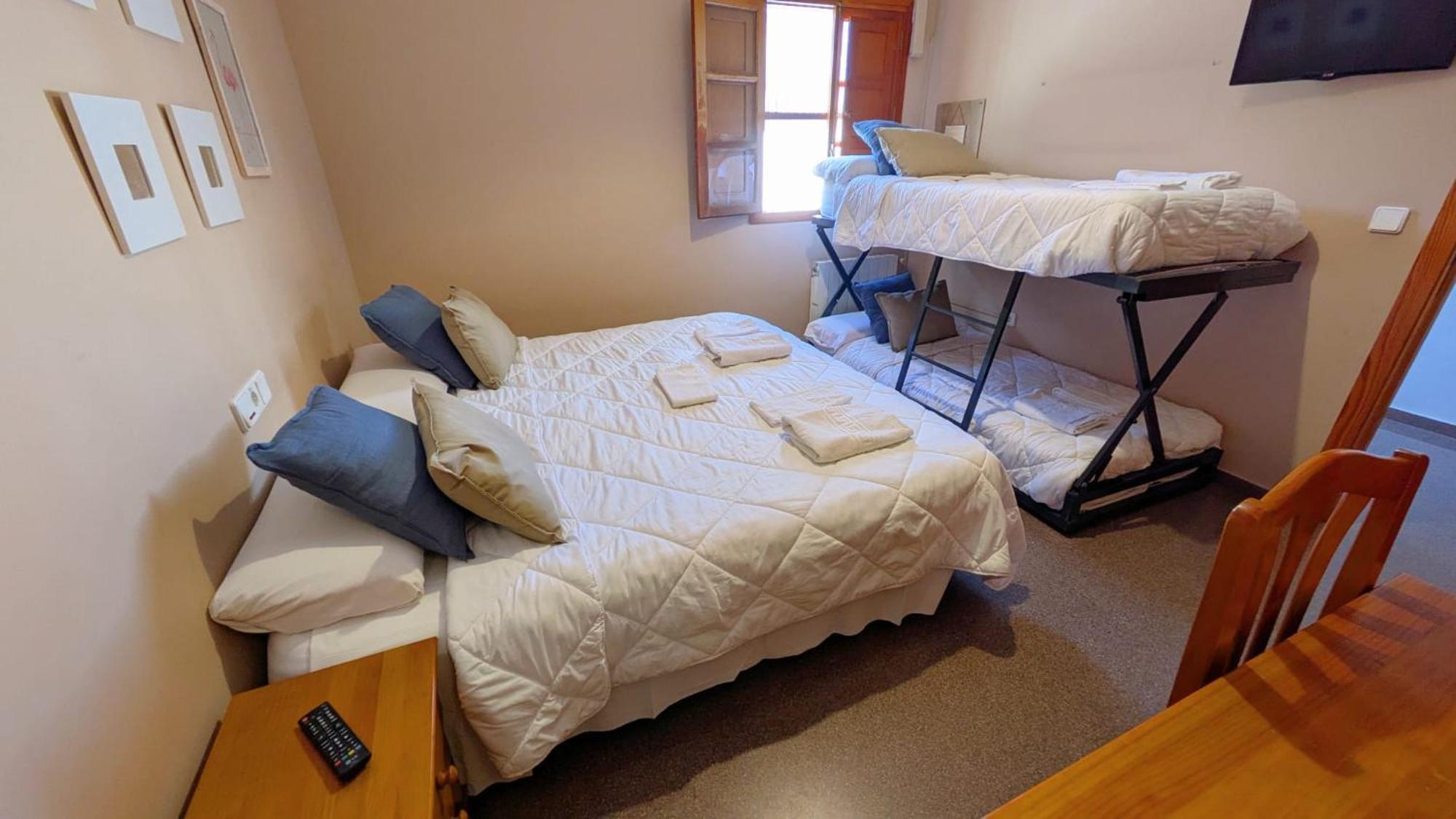 Hostal El Convent De Монкада Екстериор снимка