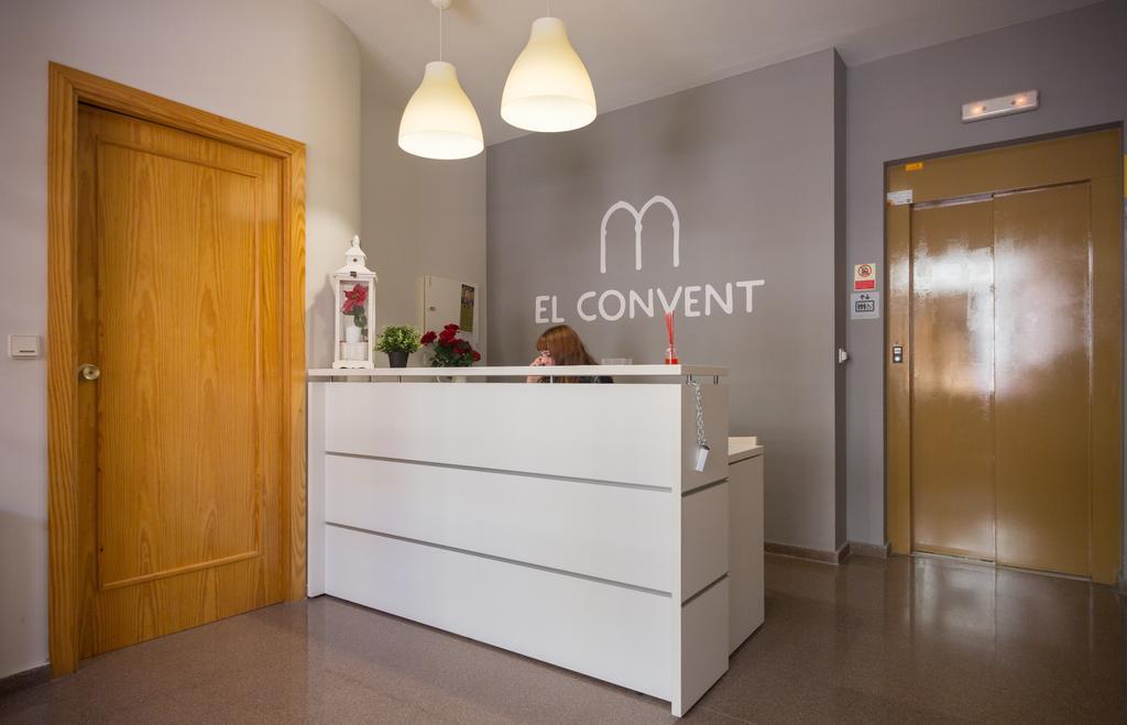 Hostal El Convent De Монкада Екстериор снимка