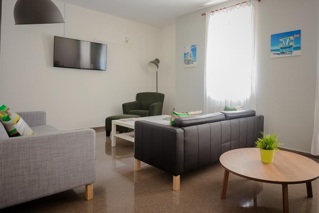 Hostal El Convent De Монкада Екстериор снимка