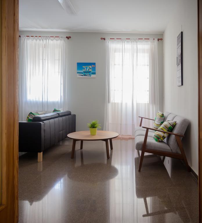 Hostal El Convent De Монкада Екстериор снимка